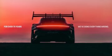 Η Porsche γιορτάζει 75 χρόνια «κάνοντας τα όλα λάθος»