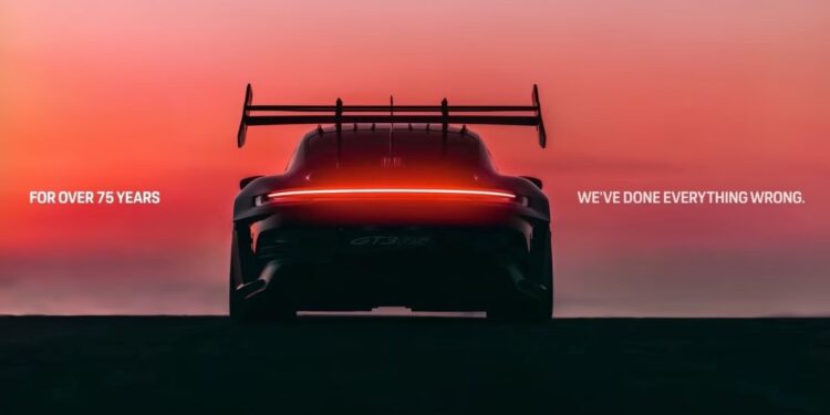 Η Porsche γιορτάζει 75 χρόνια «κάνοντας τα όλα λάθος»
