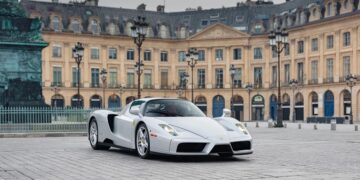Η σούπερ σπάνια ασημένια Ferrari Enzo, σε τιμή χρυσού