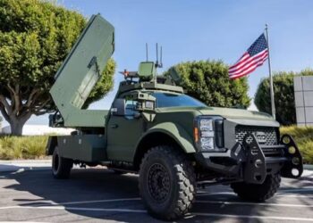 Ford: Ένα F-600 με «όπλο» μικροκυμάτων για εξουδετέρωση drones