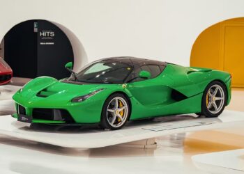 Η εκκεντρική Ferrari LaFerrari του Jay Kay βγαίνει στο σφυρί