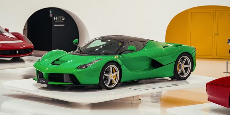 Η εκκεντρική Ferrari LaFerrari του Jay Kay βγαίνει στο σφυρί