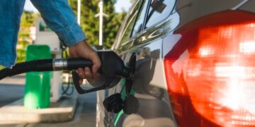 Έρχονται δελτίο καυσίμων και χαμηλότερα όρια ταχύτητας; Τι εξετάζει η ΕΕ;