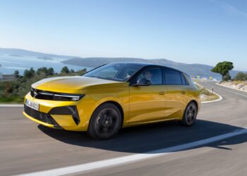 Βρείτε τους καρχαρίες στο νέο Opel Astra