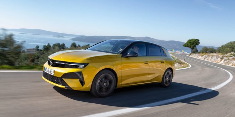 Βρείτε τους καρχαρίες στο νέο Opel Astra