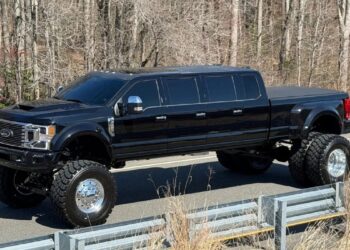 Αυτό το ακραίο Ford F-450 χρειάζεται ενάμιση μισθό για να γεμίσει!