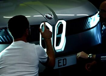 Η BMW βάζει στο στόχαστρο την Range Rover