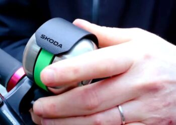 Η Skoda σώζει τους πεζούς που φορούν ακουστικά (+video)