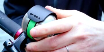 Η Skoda σώζει τους πεζούς που φορούν ακουστικά (+video)