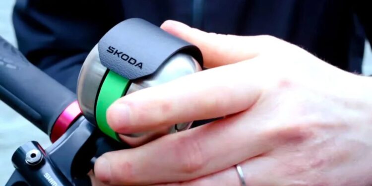 Η Skoda σώζει τους πεζούς που φορούν ακουστικά (+video)