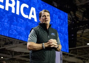 Ο CEO της Ford δίνει προτεραιότητα στην Κίνα και όχι στην Tesla