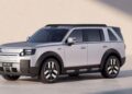 Freelander 8: Επιστρέφει και τα βάζει με το… Defender