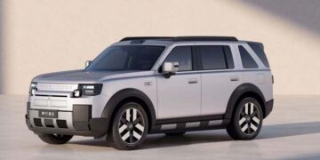 Freelander 8: Επιστρέφει και τα βάζει με το… Defender