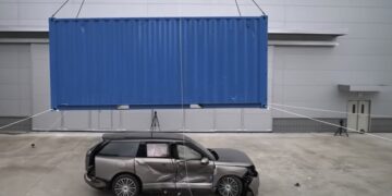 XPeng GX: Το SUV που αντέχει ακόμα και στη… ρίψη κοντέινερ (+video)