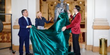 Στην όπερα του Σάο Πάολο το γλυπτό του Νίκου Φλώρου με τη μορφή της Μαρίας Κάλλας