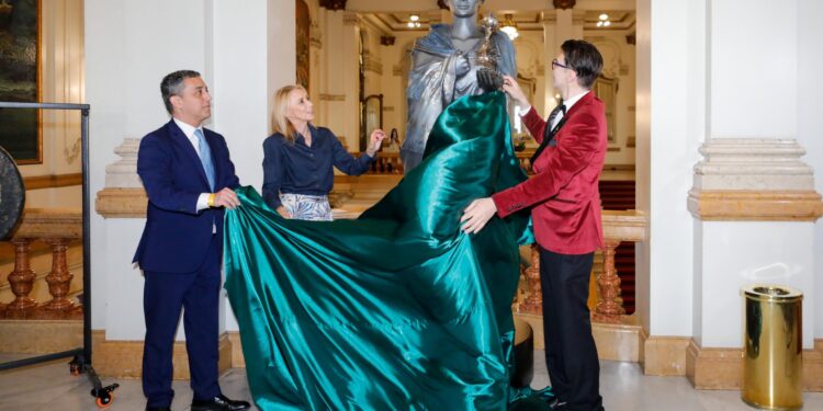 Στην όπερα του Σάο Πάολο το γλυπτό του Νίκου Φλώρου με τη μορφή της Μαρίας Κάλλας