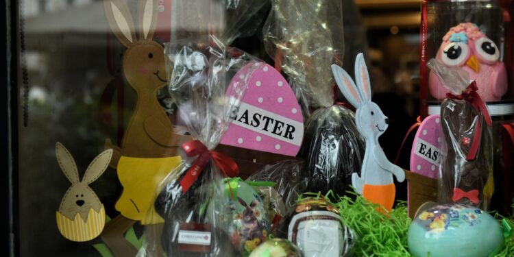 Σε πασχαλινούς ρυθμούς κινείται η αγορά: Ακριβότερο φέτος αρνί και κατσίκι - «Γλυκόπικρα» τα σοκολατένια εδέσματα - ertnews.gr