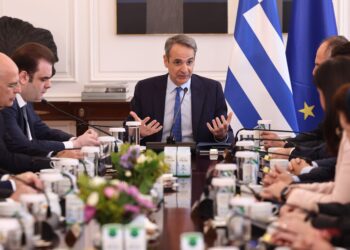 Σύσκεψη στο Μαξίμου για την αγορά λόγω πολέμου στη Μέση Ανατολή - Εβδομαδιαία παρακολούθηση μέχρι να αποκλιμακωθεί η κρίση - ertnews.gr