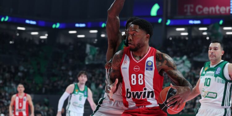 Τρεις αγωνιστικές και πρόστιμο στον Τζόουνς για χειρονομία στο Παναθηναϊκός - Ολυμπιακός - www.ertsports.gr