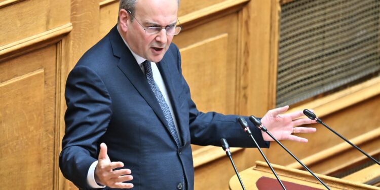 Σφοδρή πολιτική αντιπαράθεση στη Βουλή με αφορμή τη δικογραφία του ΟΠΕΚΕΠΕ