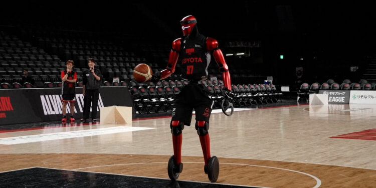 Ρομπότ της Toyota παίζει μπάσκετ με AI – ντριμπλάρει, σουτάρει και μαθαίνει μόνο του