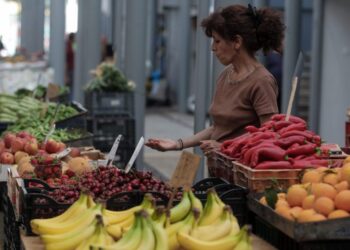 Πώς η κρίση στη Μέση Ανατολή επηρεάζει την καθημερινότητα στην Ελλάδα – Ακρίβεια, ενέργεια και τρόφιμα στο επίκεντρο