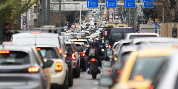Η Αθήνα σε κυκλοφοριακή ασφυξία