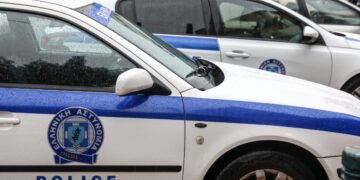 Άρπαξαν αλυσίδα από τον λαιμό πεζού στο Πέραμα και συνελήφθησαν μετά από καταδίωξη