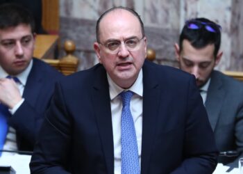 Νέο πεδίο πολιτικής αντιπαράθεσης ο Μακάριος Λαζαρίδης - «Δεν υπάρχει ζήτημα για την παραμονή του στην κυβέρνηση» λέει ο Π. Μαρινάκης