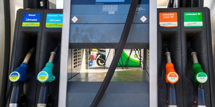 Πρ. Βενζινοπωλών Αττικής στο ΕΡΤnews: Μείωση στις τιμές καυσίμων – Κάτω από 1,90 ευρώ το πετρέλαιο κίνησης «βλέπει» η αγορά