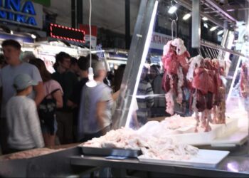 Βαρβάκειος – Καπάνι: Αυξημένη κίνηση για τα τελευταία ψώνια – Εξαιρετικά πεσμένες οι τιμές, πού κυμαίνονται