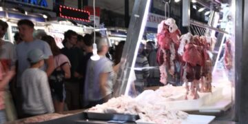 Βαρβάκειος – Καπάνι: Αυξημένη κίνηση για τα τελευταία ψώνια – Εξαιρετικά πεσμένες οι τιμές, πού κυμαίνονται