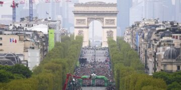 Σχεδόν 60.000 άνθρωποι στην εκκίνηση του γαλλικού μαραθωνίου την Κυριακή στα Ηλύσια Πεδία - www.ertsports.gr