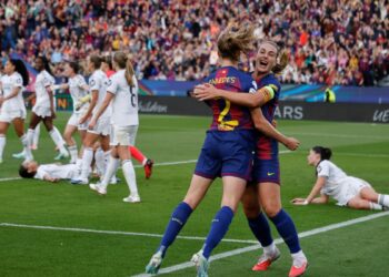 Η Μπαρτσελόνα διέσυρε την Ρεάλ μπροστά σε 60.000 θεατές - www.ertsports.gr