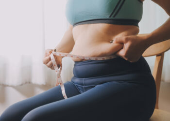 Γυμναστές συμφωνούν: Αυτή είναι η καλύτερη άσκηση που στοχεύει στο κοιλιακό λίπος