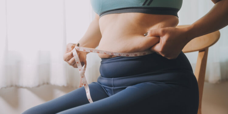 Γυμναστές συμφωνούν: Αυτή είναι η καλύτερη άσκηση που στοχεύει στο κοιλιακό λίπος