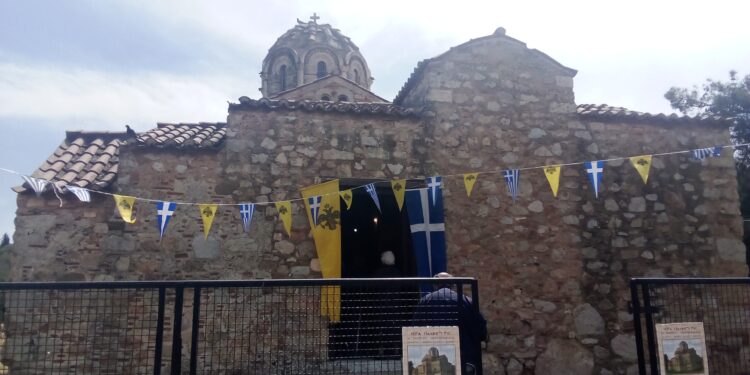 Ομορφοκκλησιά: Φωτογραφικά ντοκουμέντα από την εκκλησία που ανοίγει για το κοινό μία φορά το χρόνο