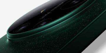 Xiaomi 17 Ultra Starlit Green camera closeup