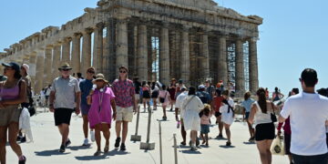 Ξενοδοχεία vs Βραχυχρόνια: Τα στοιχεία του 2025