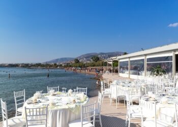 Πόλεμος, ακρίβεια και αβεβαιότητα «φρενάρουν» τον ελληνικό τουρισμό – Θεσμικοί του κλάδου μιλούν στο ΕΡΤnews.gr και εκπέμπουν σήμα αγωνίας