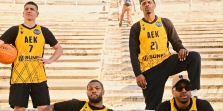 Στο Καλλιμάρμαρο η επίσημη φωτογράφιση της ΑΕΚ πριν το Final 4 του BCL - www.ertsports.gr