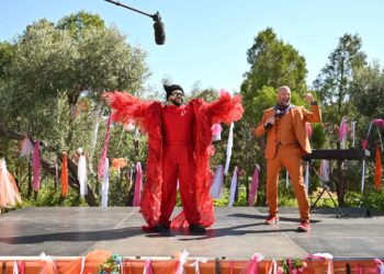 ΕΡΤ1 – «Το Παιδί»: Απόψε ο Akylas κάνει άνω-κάτω το Νεοχώρι – Μη χάσετε το μεγάλο γλέντι