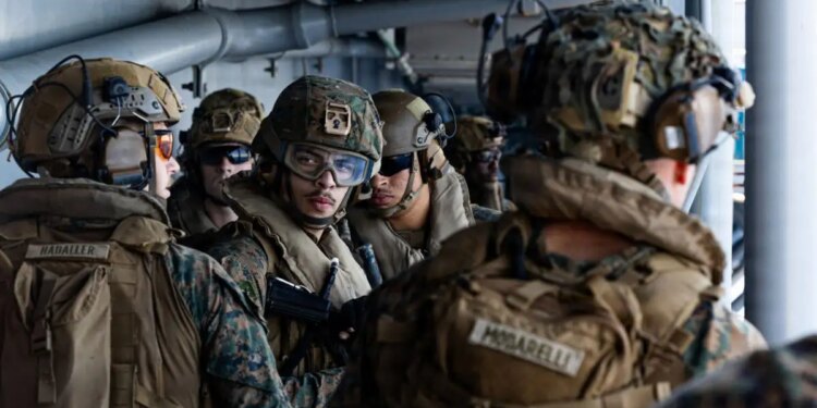 Ιράν: «Ψάχνοντας βελόνα στα άχυρα»: Το σχέδιο διάσωσης του Αμερικανού πιλότου - Η παραπλάνηση της Τεχεράνης και η μυστική βάση