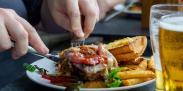 Υπερεπεξεργασμένα τρόφιμα: 3 λιγότερο γνωστοί κίνδυνοι για την υγεία σας που όμως δεν πρέπει να αγνοήσετε