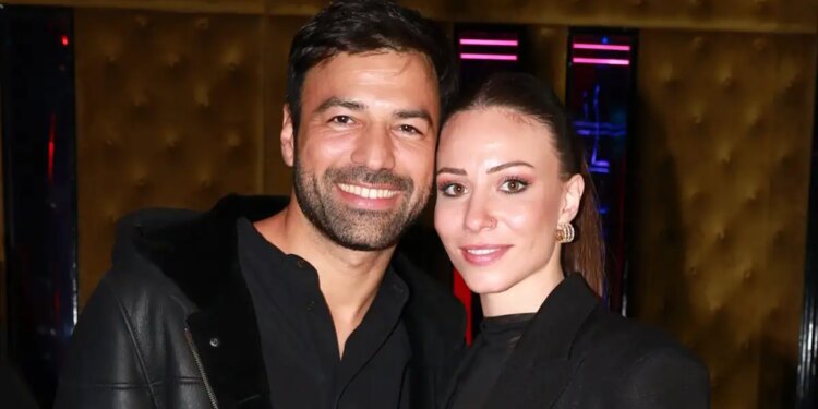 Οι ευχές της Σιμώνης Χριστοδούλου και η πόζα με την κόρη τους