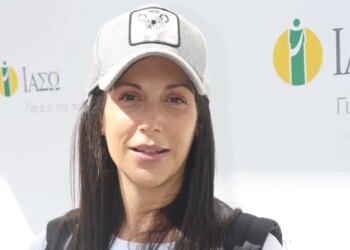 Η Ανθή Βούλγαρη κάνει γυμναστική με τον ενός έτους γιο της