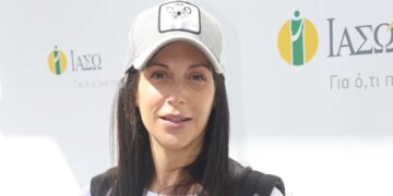 Η Ανθή Βούλγαρη κάνει γυμναστική με τον ενός έτους γιο της