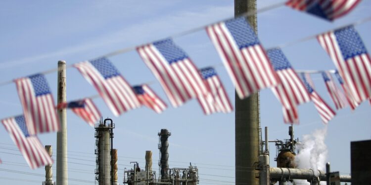 Η τιμή του αμερικανικού πετρελαίου αυξήθηκε πάνω από 10% μετά το διάγγελμα Τραμπ