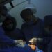 Νέα αμφιλεγόμενη τάση δημιουργεί αντιδράσεις: Παίρνουν λίπος από νεκρούς για να κάνουν αύξηση στήθους και γλουτών