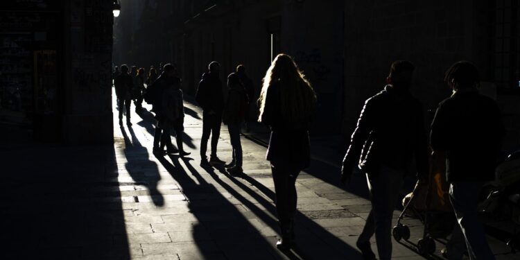 Κατάθλιψη: Τι «σκοτεινό» μπορεί να αποκαλύψει ο τρόπος που περπατάμε για την υγεία μας